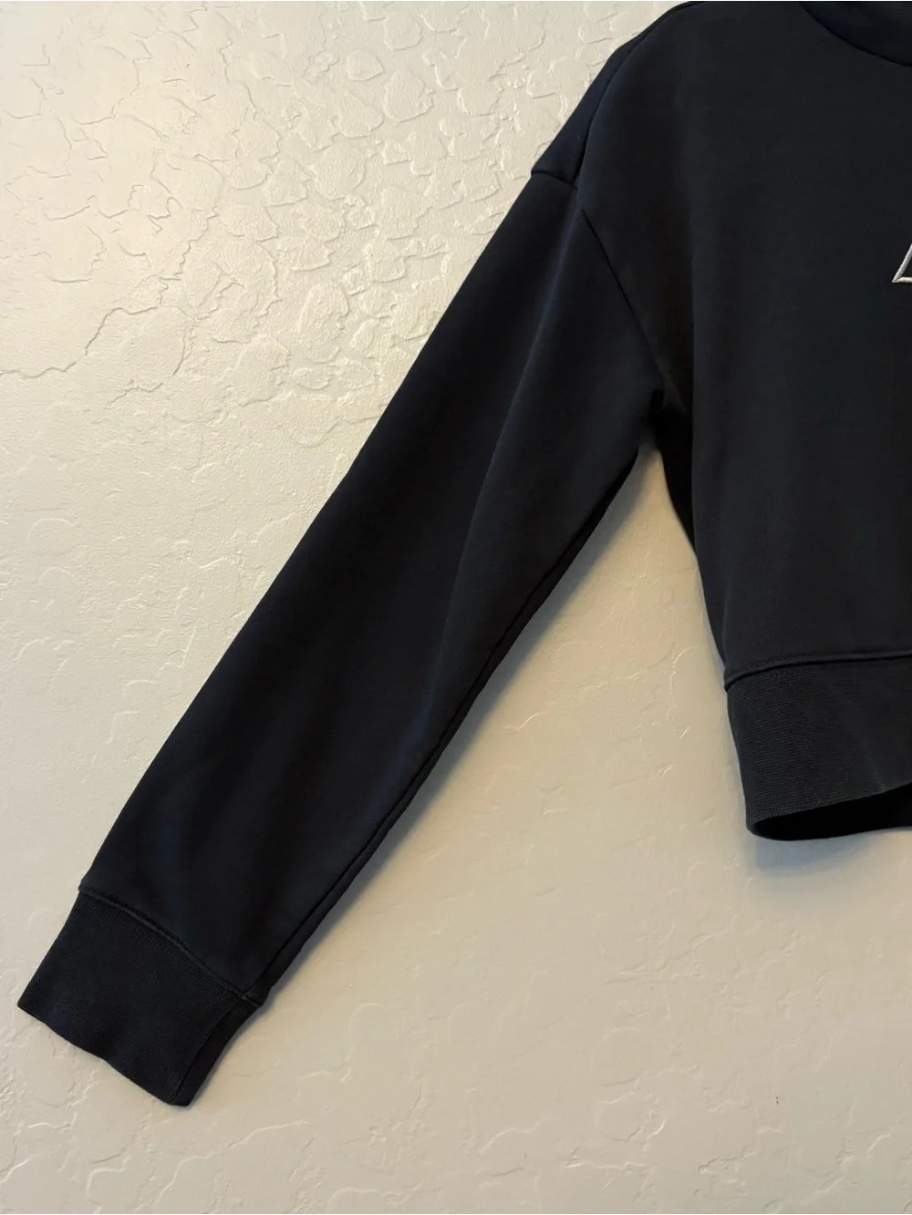 Nike girls black and white AIR embroidered crop hoodie size large